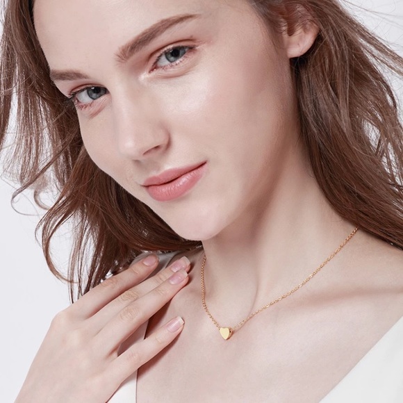 ⚜️[𝟯/$𝟭𝟴]⚜️Gold Heart Simple Dainty Choker NEW - Picture 5 of 9